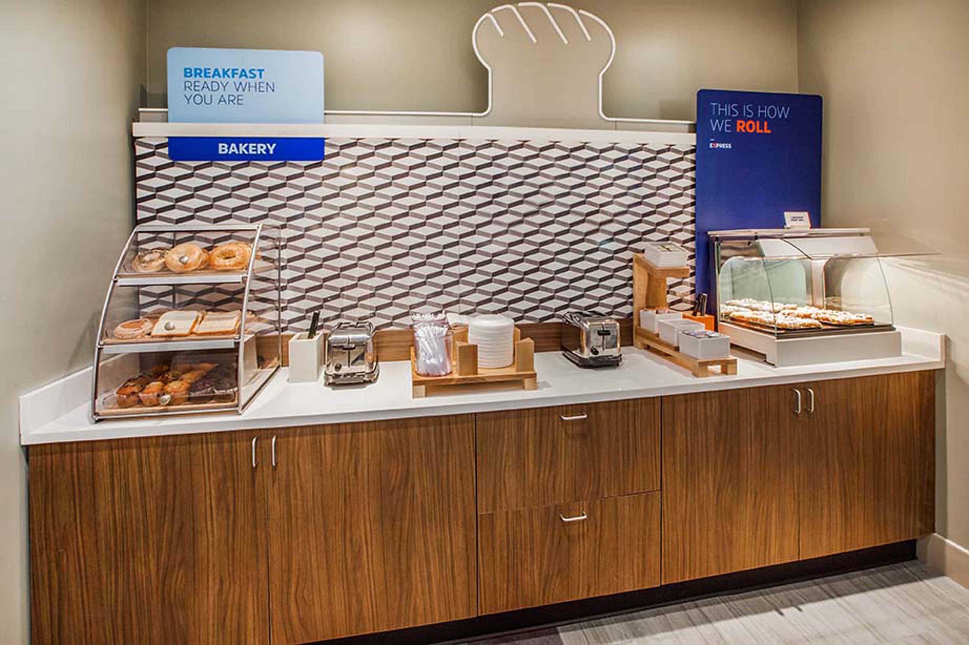 Holiday Inn Express Ontario By Ihg Creekside Eksteriør bilde