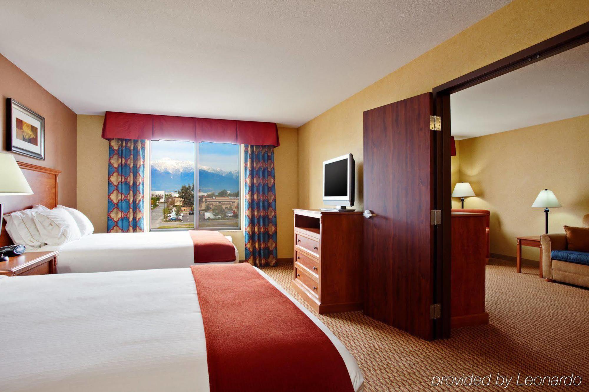Holiday Inn Express Ontario By Ihg Creekside Eksteriør bilde